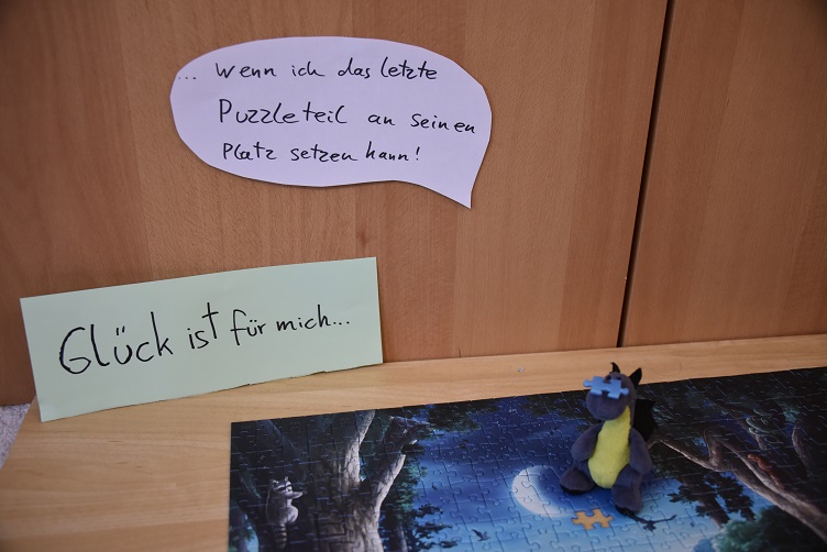 Für Lina ist es das größte Glück, wenn sie das letzte Puzzleteil an seinen Platz setzen kann