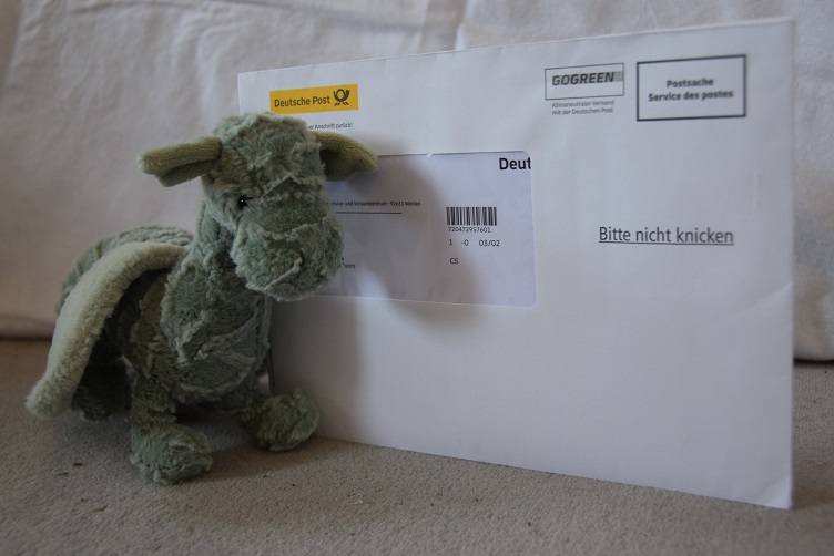 Ivy mit Post von der Post