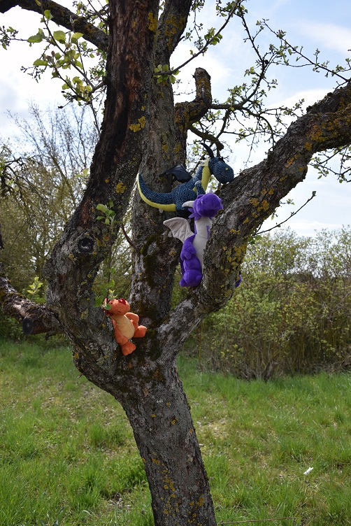 Drachen im Baum