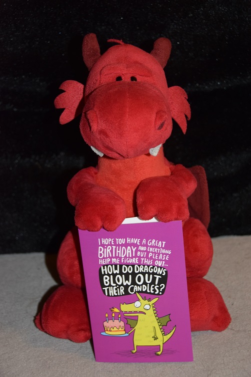 Ruby mit Drachen-Geburtstagskarte