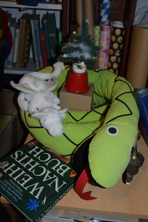 Frosty und Alphabetty in der wehnachtlichen Bücherhöhle