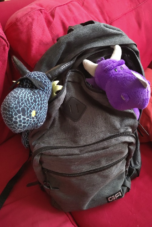 Violetta und Kiwii im Rucksack