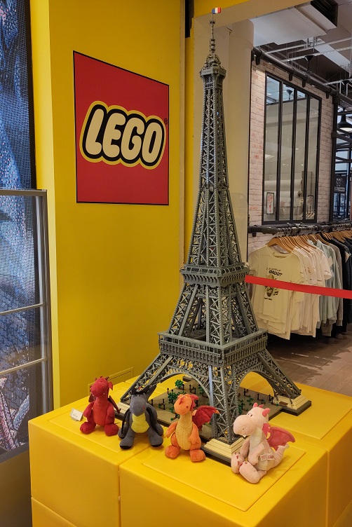 Besuch im Lego Store mit dem Lego-Eiffelturm