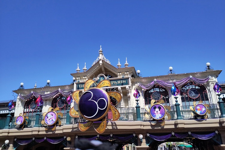 Eintritt ins Disneyland