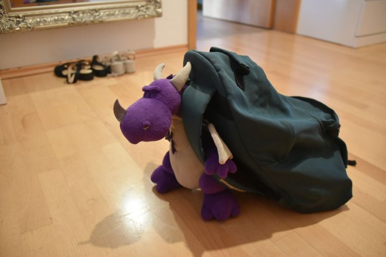 Violetta mit Rucksack