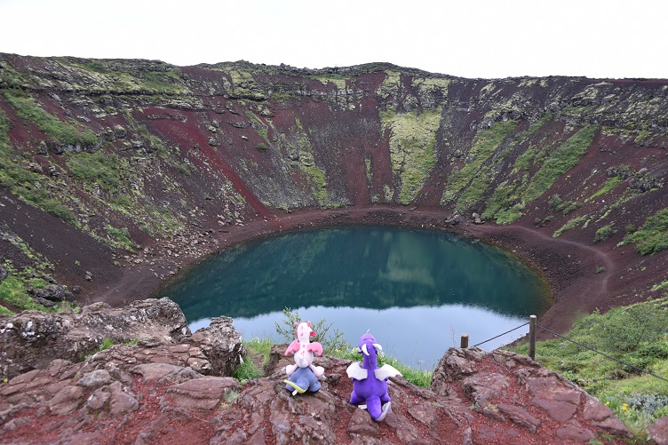 Drachis am Kerid Crater Lake in Island