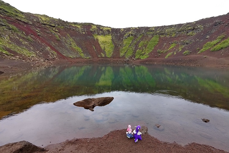 Drachis am Kerid Crater Lake in Island