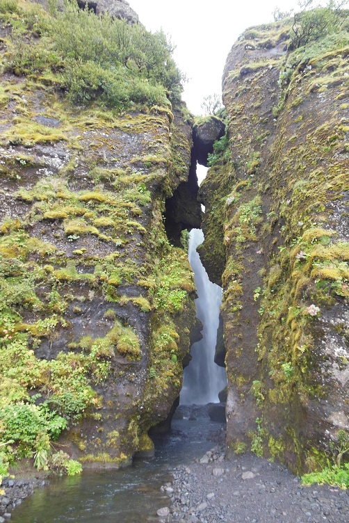 "Eingang" zum Gljúfrabúi oder Gljúfurárfoss