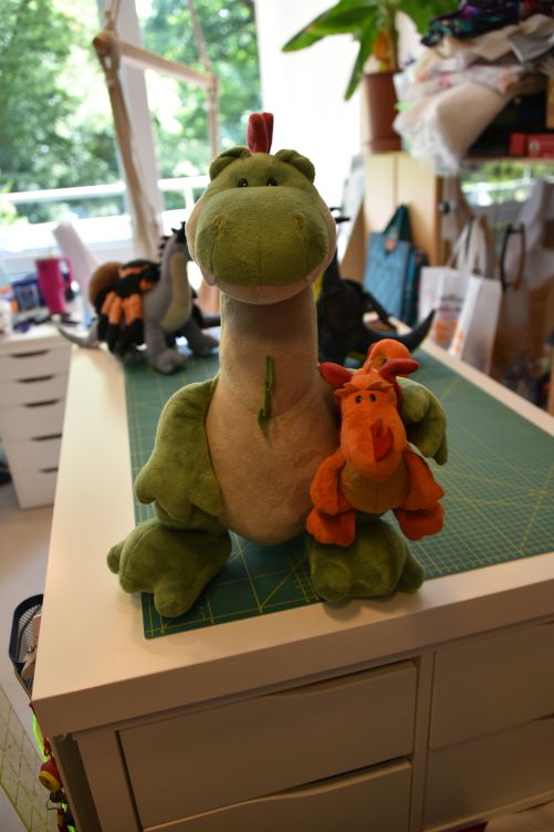 Paffina und Bruce beim Größenvergleich