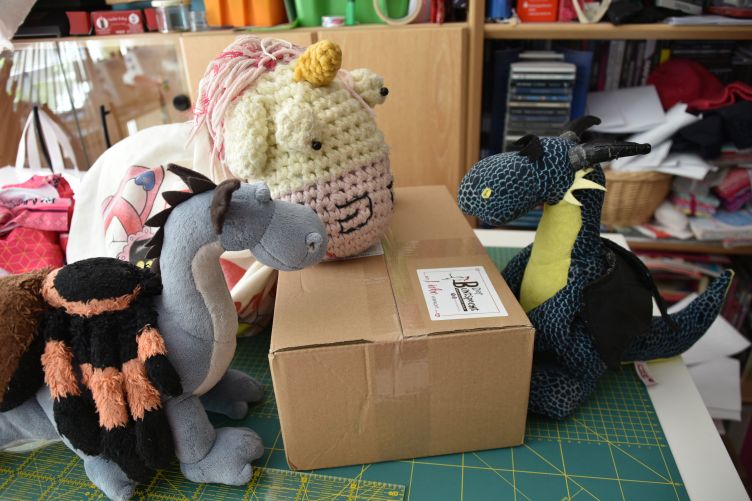 Kiwii, Sirius und Jens mit Stoffpaket