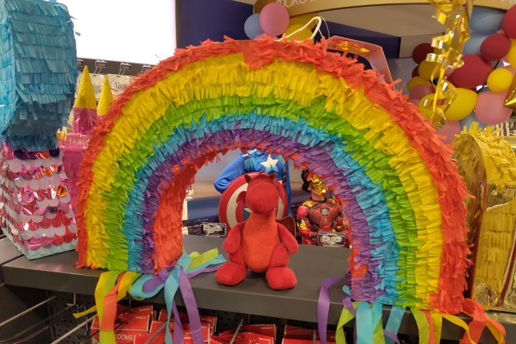 Regenbogen-Pinata