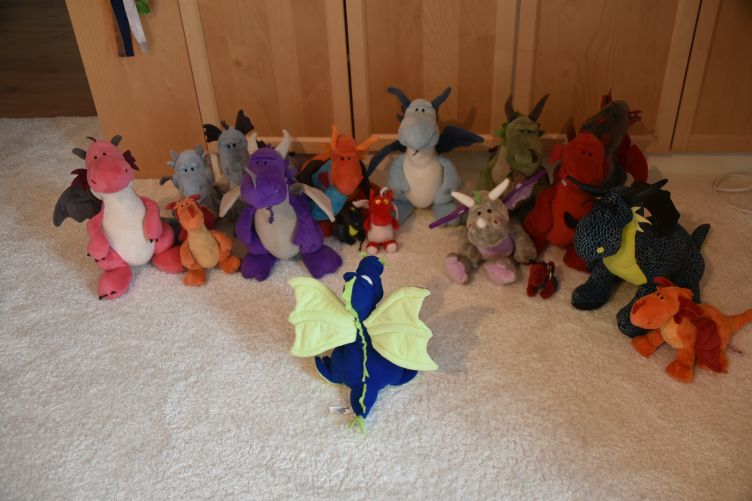 Allegro dirigiert einen Drachen-Chor
