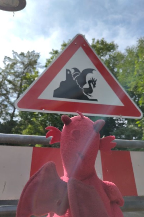 Warnschild Drache mit Burg