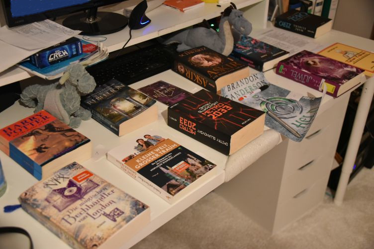 Gegenstands-Rate-Spiel mit Büchern