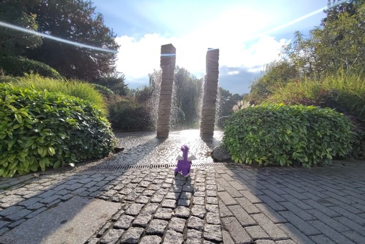 Steinskulptur-Brunnen