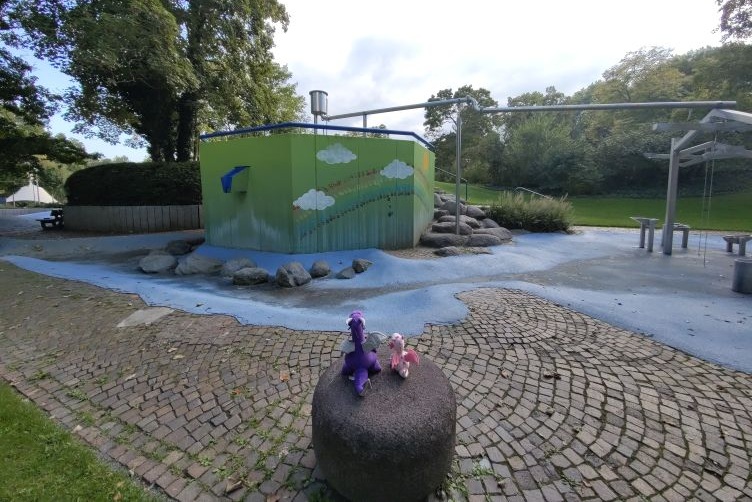 trockengelegter Wasserspielplatz
