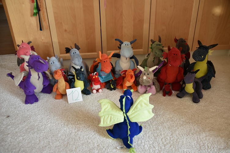 Allegro dirigiert den Drachenfamilien-Chor