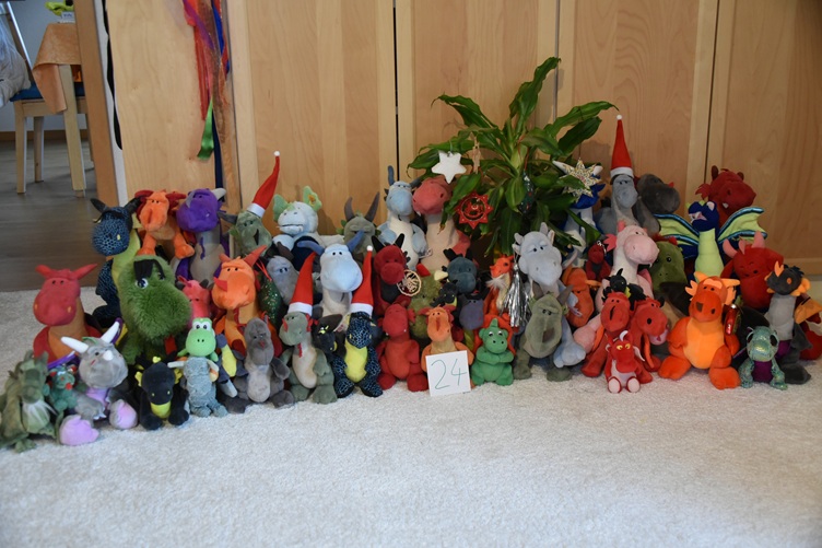 Die Drachenfamilie wünscht frohe Weihnachten