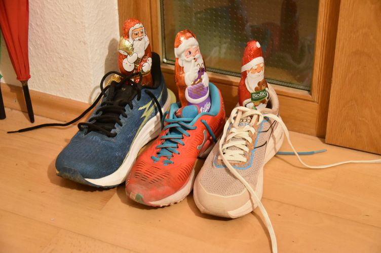 In allen drei Schuhen steckt ein Nikolaus