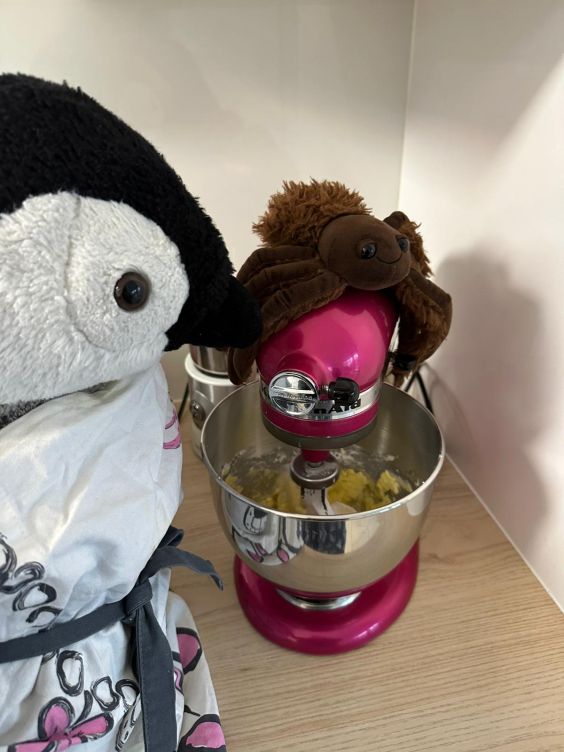 Küchenmaschine rührt den Teig