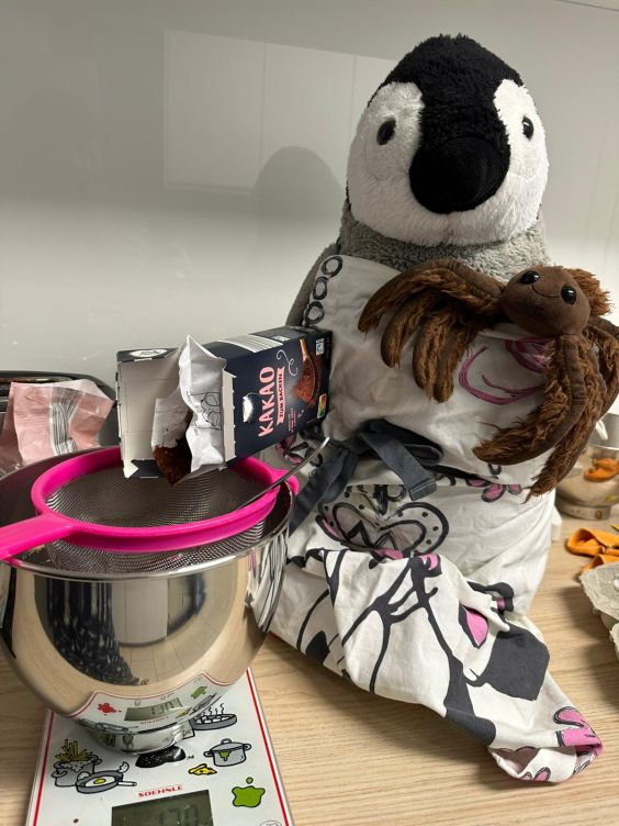 Lumi kippt Kakao ins Sieb