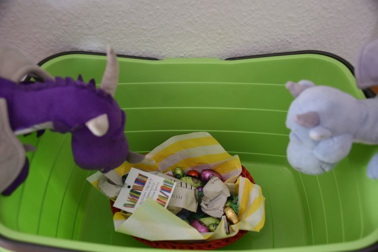 Violetta und Happy entdecken das letzte Geschenk zeitgleich