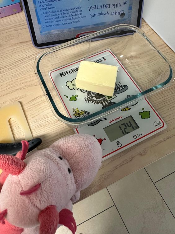 Bella wiegt die Butter