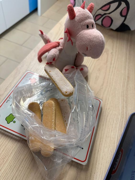 Bella nascht Löffelbiskuit