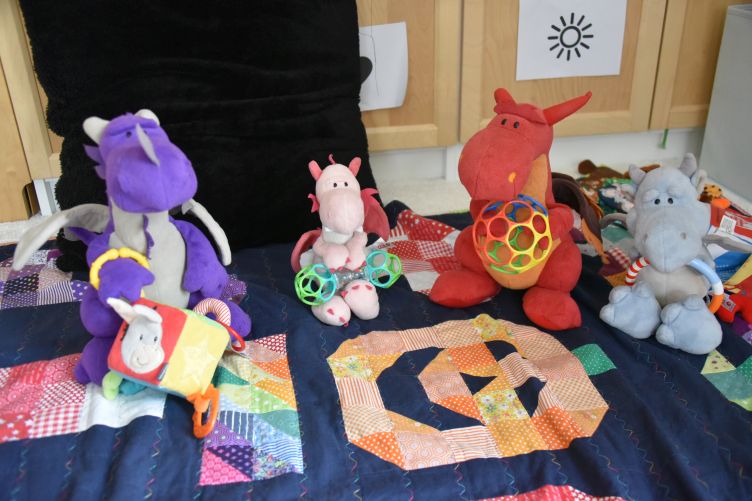 Violetta, Bella, Chilli und Happy beschäftigen Isabella