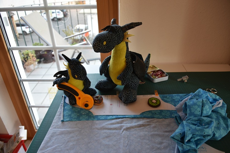 Skadi arbeitet mit dem Rollschneider