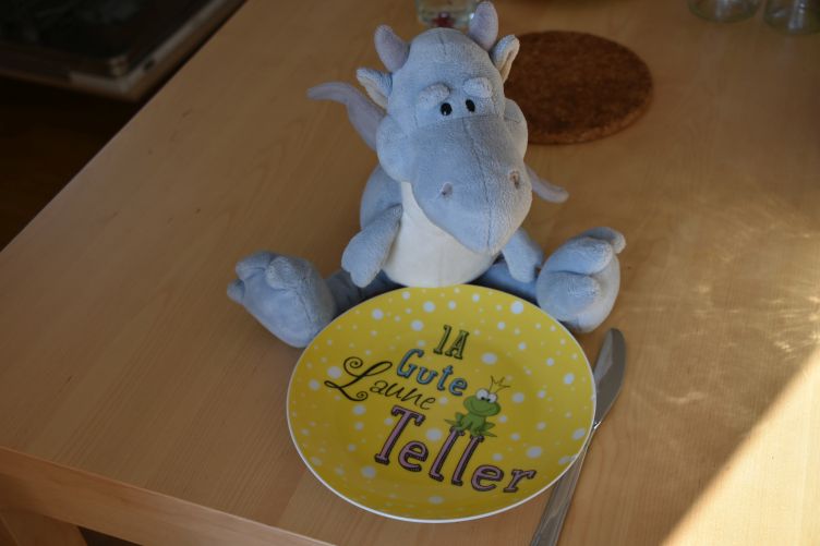 Happy mit Gute-Laune-Teller