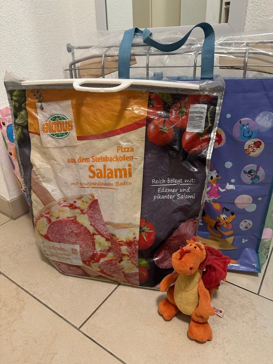 Paffina mit ihren Shoppingtüten