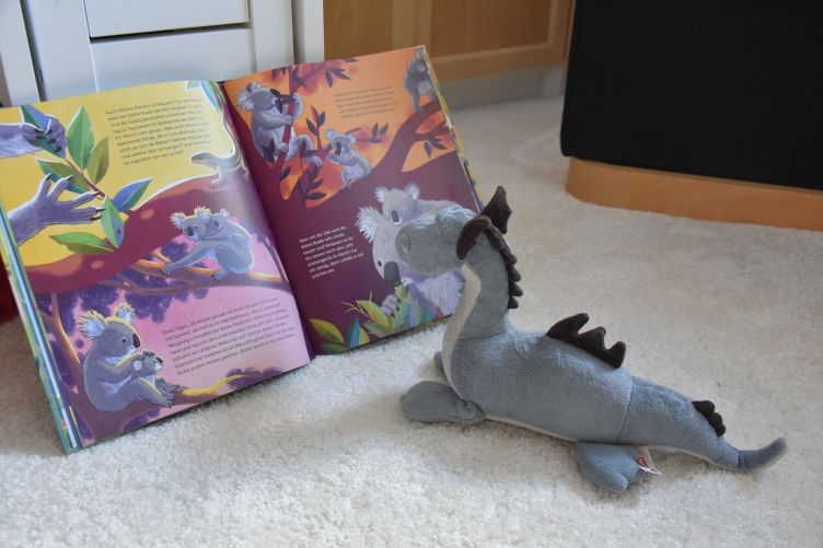Saphira liest Isabella vor