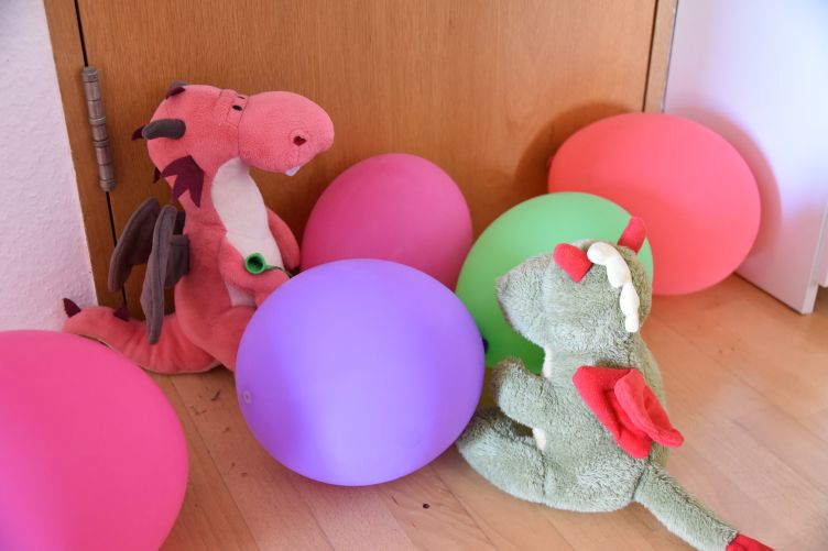 Luftballons aufpusten